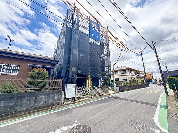 【外観】ここから始まる「日常」はご家族にとってかけがえのない時間となります。少しでも豊かに、快適に。そんな想いから本邸宅は生まれました。　