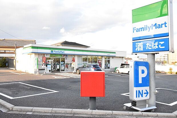 コンビニ 150m ファミリーマート 東浦和三丁目店　(ファミリーマート 東浦和三丁目店　徒歩2分)