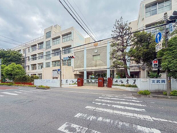 中学校 750m 川口市立青木中学校(川口市立青木中学校(あいさつ。思いやり。規律。この3つの指針を大切に行動する私たち。心の青中。はじまりは心です。勉学とともに、人を学ぶ。大切で敏感な年代…