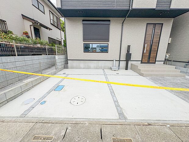 【駐車場】毎日の生活にマイカーが必須という方は、購入を検討する際、駐車場があることは大事な条件です。毎日の通勤や家族の送迎、買い物やお出かけなどクルマのある暮らしを満喫したい方は要チェック。…