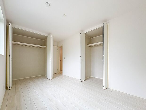 【寝室6.6帖】充実した生活は伸びやかな居室空間から始まります。快適に・伸びやかに。心の潤いを求める方々へ。