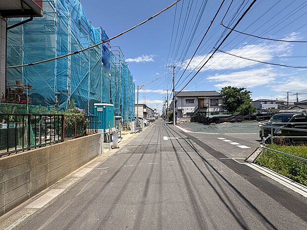 【前面道路】車の通行が少ないので、静かな住環境を維持することができます。