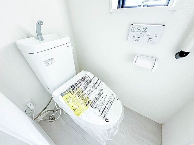【トイレ】トイレはほどよい空間。居心地のよいスペースといえます。落ち着き、ホッとでき、我にかえる場所。トイレは自分をみつめる場所でもあるのです。