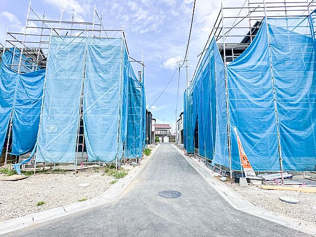 【前面道路】陽当りや通風性など各所に施された工夫で住みやすさを実現。部屋の大きさや周辺環境・街並など、資料には掲載していない情報が現地にはたくさんございます。是非ご確認下さい。