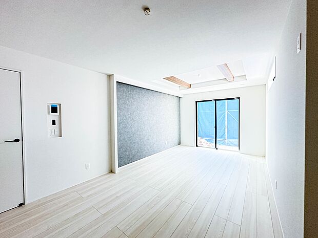 【リビング】うららかな陽射しがどのお部屋にも降り注ぎますように、快適さを追求した間取設計。得難い立地環境での生活を恵みの豊かな永住の地へと変えてくれます。