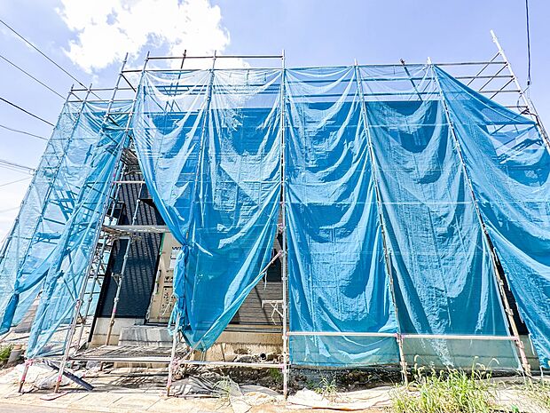 【外観】ここから始まる「日常」はご家族にとってかけがえのない時間となります。少しでも豊かに、快適に。そんな想いから本邸宅は生まれました。