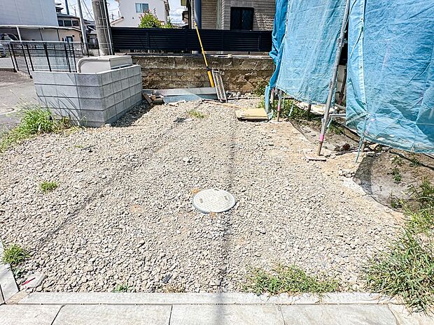 【駐車場】カースペース2台可。車が1台なら、来客用の駐車場や、駐輪スペースとしてご活用ください。