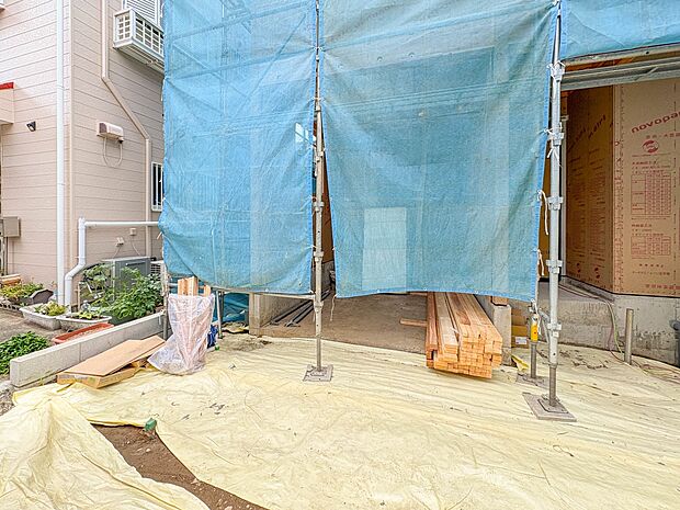 【駐車場】毎日の生活にマイカーが必須という方は、購入を検討する際、駐車場があることは大事な条件です。毎日の通勤や家族の送迎、買い物やお出かけなどクルマのある暮らしを満喫したい方は要チェック。…