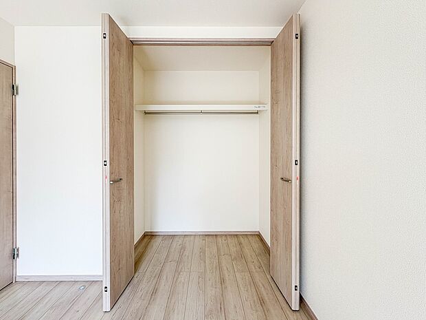 A号棟【収納】各部屋を最大限に広く使って頂ける様、全居住スペースに収納付。プライベートルームはゆったりと快適に。