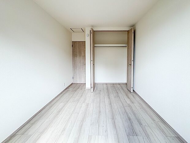 A号棟【洋室6帖】充実した生活は伸びやかな居室空間から始まります。快適に・伸びやかに。心の潤いを求める方々へ。