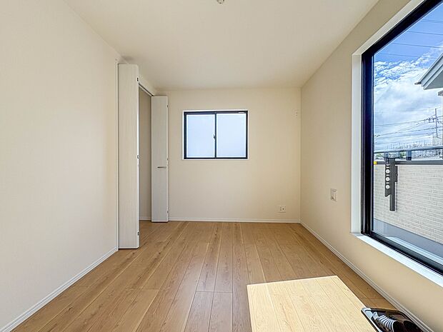 B号棟【洋室6帖】充実した生活は伸びやかな居室空間から始まります。快適に・伸びやかに。心の潤いを求める方々へ。