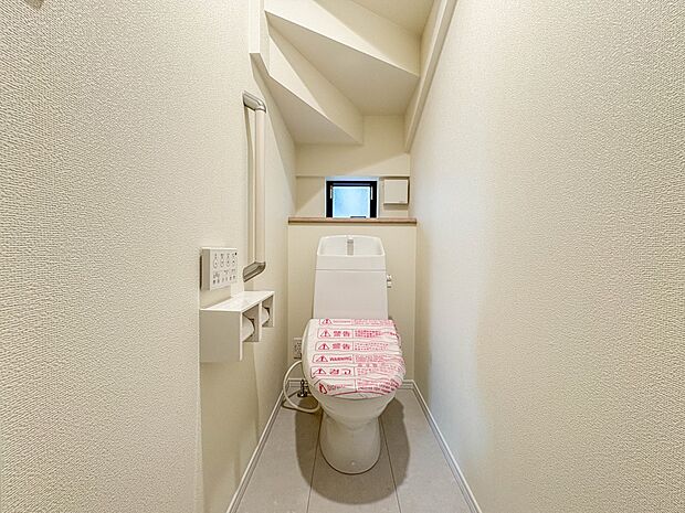 B号棟【トイレ】いつも清潔なスペースであってほしいのが毎日使うトイレです。掃除がしやすいのはもちろん、落ち着けるスペースとして機能することも大切です。