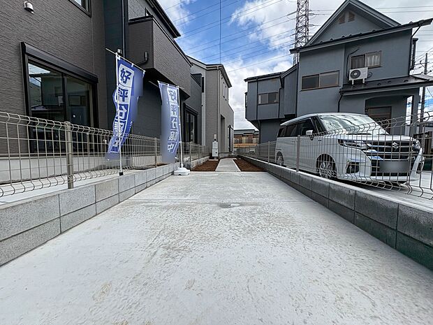 B号棟【駐車場】日々の暮らしにマイカーが必要。そんな方は物件の購入条件に駐車場は必須です。通勤に、家族のお迎えに、お買物に、おでかけに、クルマライフを楽しみたい方に。