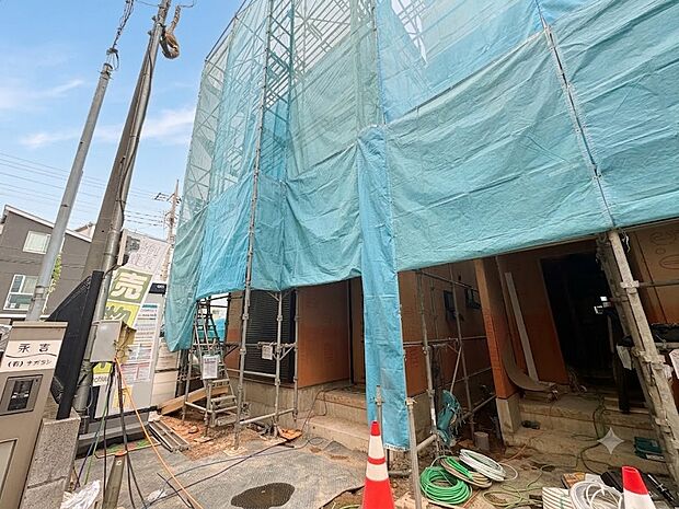 2号棟【外観】家族の温かさと陽光の暖かさ、楽しい毎日と明るい未来を予感させる「空間が織り成すひとつ先の住み心地」を演出します。