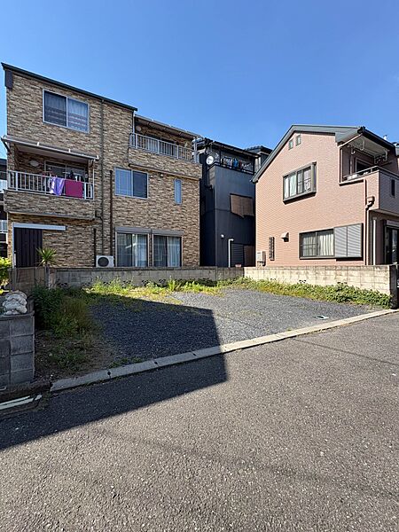 【前面道路】車の通行が少ないので、静かな住環境を維持することができます。