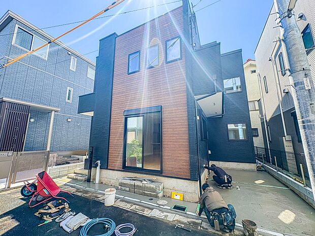 【前面道路4M】車の通行が少ないので、静かな住環境を維持することができます。