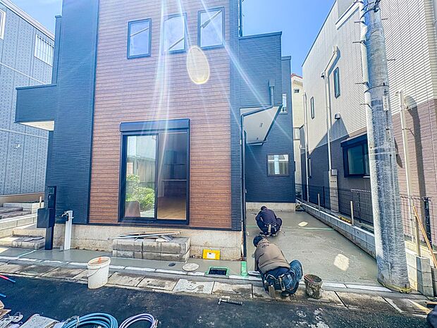 【駐車場】毎日の生活にマイカーが必須という方は、購入を検討する際、駐車場があることは大事な条件です。毎日の通勤や家族の送迎、買い物やお出かけなどクルマのある暮らしを満喫したい方は要チェック。…