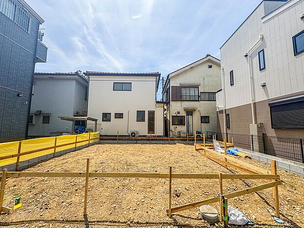【駐車場】毎日の生活にマイカーが必須という方は、購入を検討する際、駐車場があることは大事な条件です。毎日の通勤や家族の送迎、買い物やお出かけなどクルマのある暮らしを満喫したい方は要チェック。…