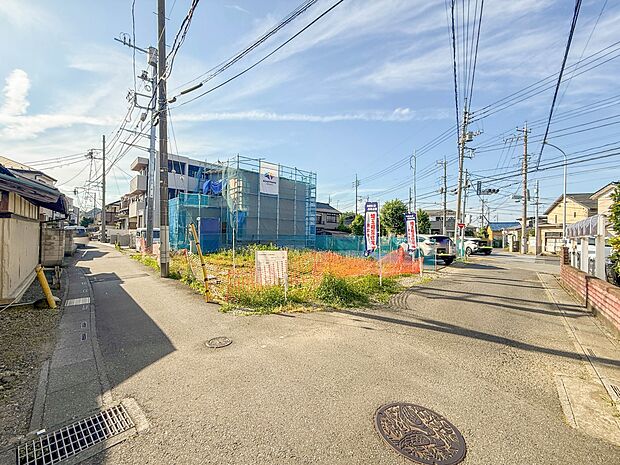 【前面道路】車の通行が少ないので、静かな住環境を維持することができます。