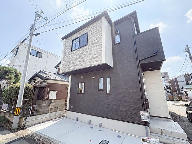 【外観】家族の温かさと陽光の暖かさ、楽しい毎日と明るい未来を予感させる「空間が織り成すひとつ先の住み心地」を演出します。