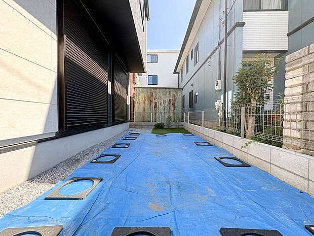 【駐車場】毎日の生活にマイカーが必須という方は、購入を検討する際、駐車場があることは大事な条件です。毎日の通勤や家族の送迎、買い物やお出かけなどクルマのある暮らしを満喫したい方は要チェック。…