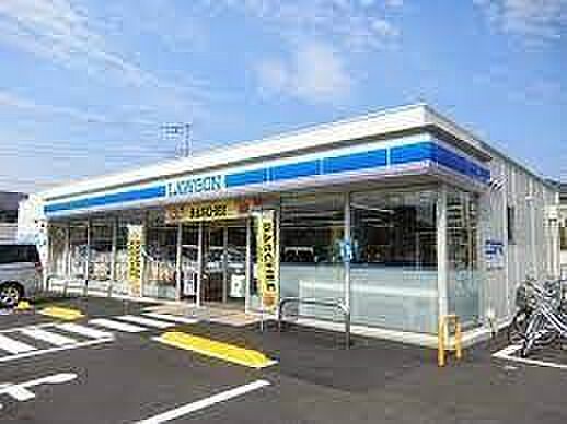 コンビニ 700m ローソンさいたま東大成町一丁目店(新・企業スローガンは「マチのほっとステーション」。「圧倒的な美味しさ」「人への優しさ」「地球(マチ)への優しさ」の3つの約束で社会の課題…