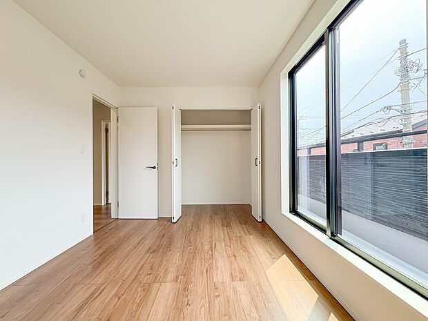 【洋室6帖】充実した生活は伸びやかな居室空間から始まります。快適に・伸びやかに。心の潤いを求める方々へ。