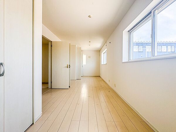 1号棟【洋室】充実した生活は伸びやかな居室空間から始まります。快適に・伸びやかに。心の潤いを求める方々へ。