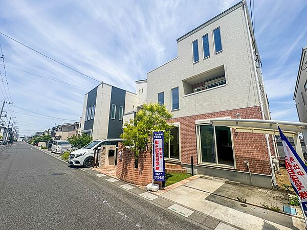 【前面道路4m】車の通行が少ないので、静かな住環境を維持することができます。
