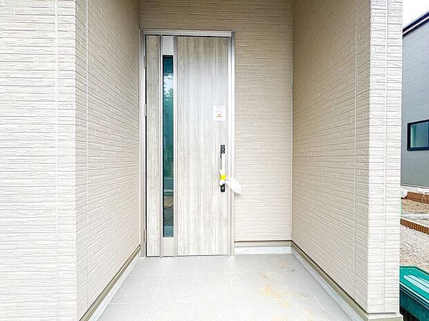 【玄関】玄関はおうちの顔と言われます。玄関アプローチは、外観デザインの印象を左右します。