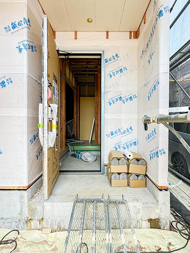 【玄関】玄関はおうちの顔と言われます。玄関アプローチは、外観デザインの印象を左右します。