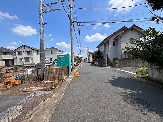 【前面道路6ｍ】車の通行が少ないので、静かな住環境を維持することができます。