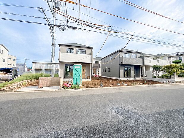 【外観】ここから始まる「日常」はご家族にとってかけがえのない時間となります。少しでも豊かに、快適に。そんな想いから本邸宅は生まれました。