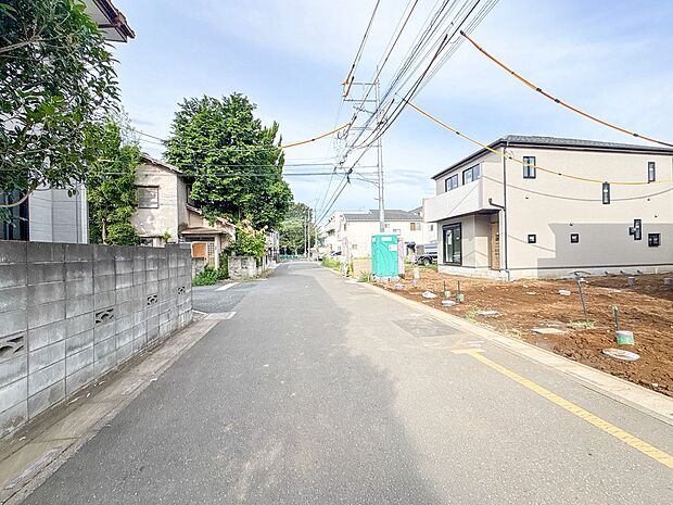 【前面道路6m】車の通行が少ないので、静かな住環境を維持することができます。