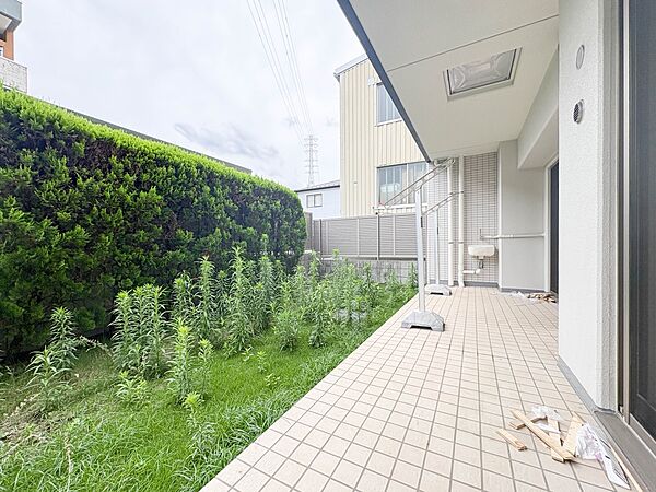 【バルコニー】  バルコニーから差し込む陽光・通風は、住環境・快適性と共に有り続ける貴重な「財産」です。
