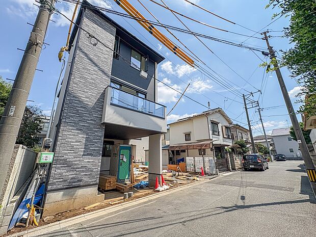【前面道路5.4m】車の通行が少ないので、静かな住環境を維持することができます。