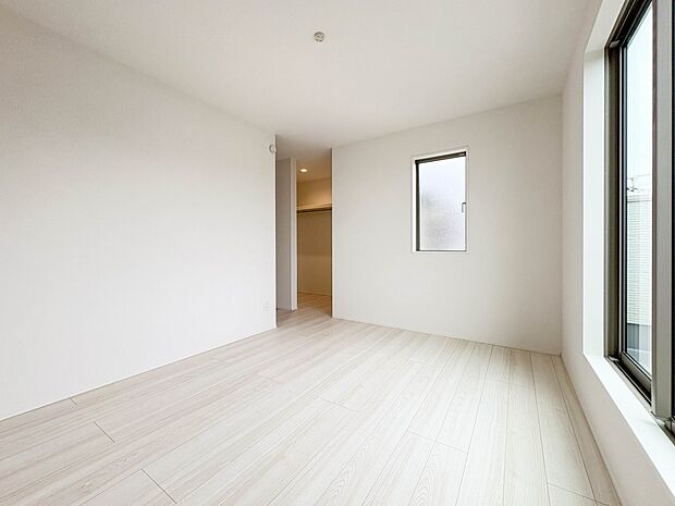 【居室7.25帖】シンプルな内装はおしゃれのポイントです。シンプルは華美より飽きがこないからです。色や模様でおしゃれ感をだす。それがシンプルイズビューティーです。