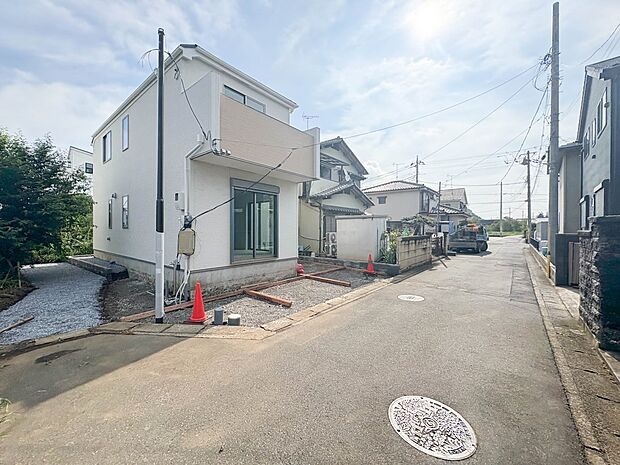 【前面道路4ｍ】車の通行が少ないので、静かな住環境を維持することができます。
