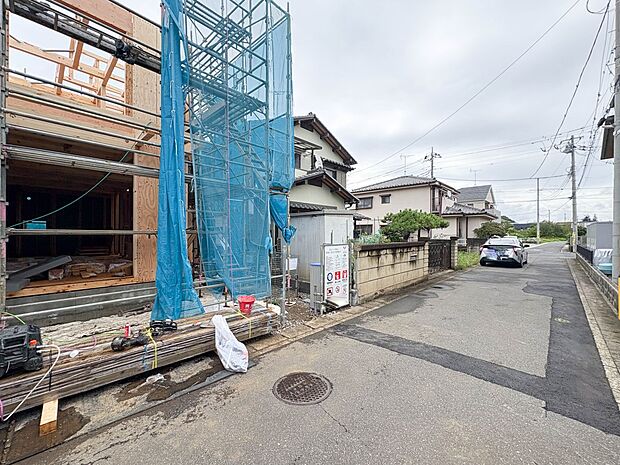 【前面道路4m】車の通行が少ないので、静かな住環境を維持することができます。