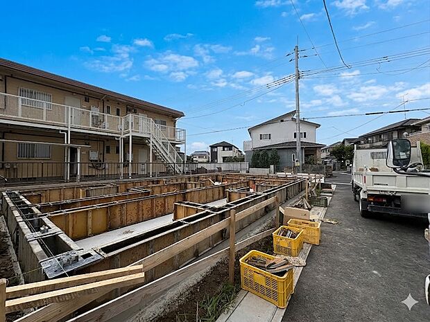 【外観D号棟】陽当りや通風性など各所に施された工夫で住みやすさを実現。部屋の大きさや周辺環境・街並など、資料には掲載していない情報が現地にはたくさんございます。是非ご確認下さい。