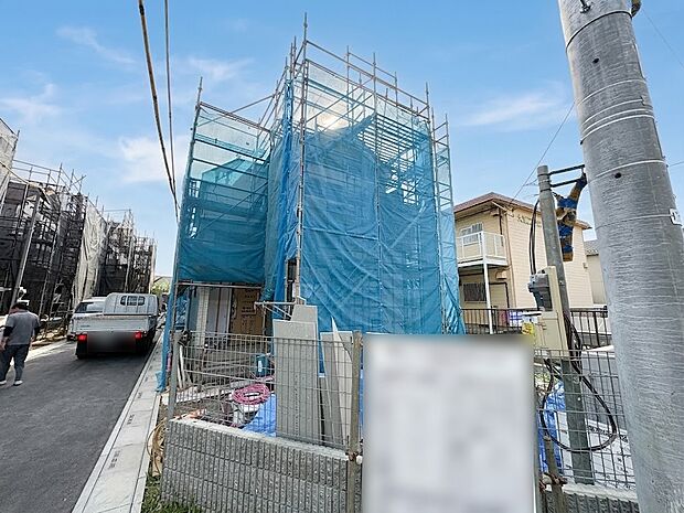 【外観D号棟】家族の温かさと陽光の暖かさ、楽しい毎日と明るい未来を予感させる「空間が織り成すひとつ先の住み心地」を演出します。