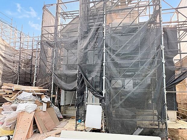 【外観E号棟】陽当りや通風性など各所に施された工夫で住みやすさを実現。部屋の大きさや周辺環境・街並など、資料には掲載していない情報が現地にはたくさんございます。是非ご確認下さい。