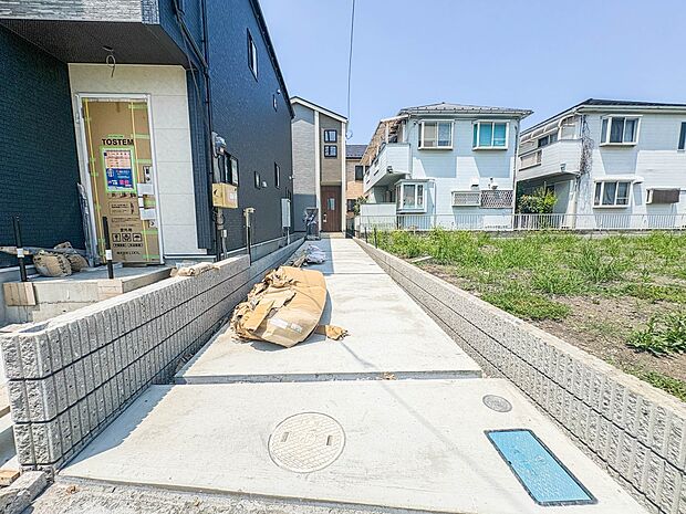 【駐車場】日々の暮らしにマイカーが必要。そんな方は物件の購入条件に駐車場は必須です。通勤に、家族のお迎えに、お買物に、おでかけに、クルマライフを楽しみたい方に。