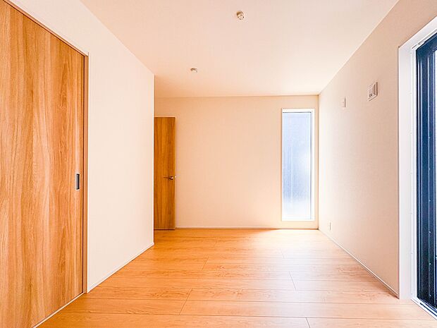 【洋室】充実した生活は伸びやかな居室空間から始まります。快適に・伸びやかに。心の潤いを求める方々へ。
