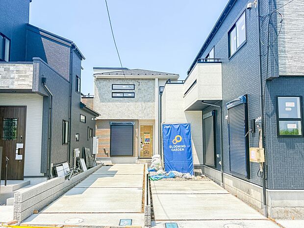 【駐車場】日々の暮らしにマイカーが必要。そんな方は物件の購入条件に駐車場は必須です。通勤に、家族のお迎えに、お買物に、おでかけに、クルマライフを楽しみたい方に。