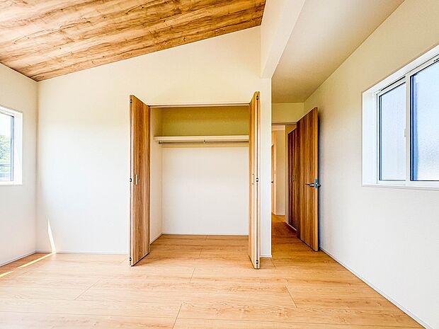 【収納】各部屋を最大限に広く使って頂ける様、全居住スペースに収納付。プライベートルームはゆったりと快適に。