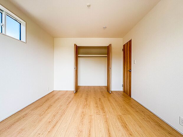 【洋室】充実した生活は伸びやかな居室空間から始まります。快適に・伸びやかに。心の潤いを求める方々へ。
