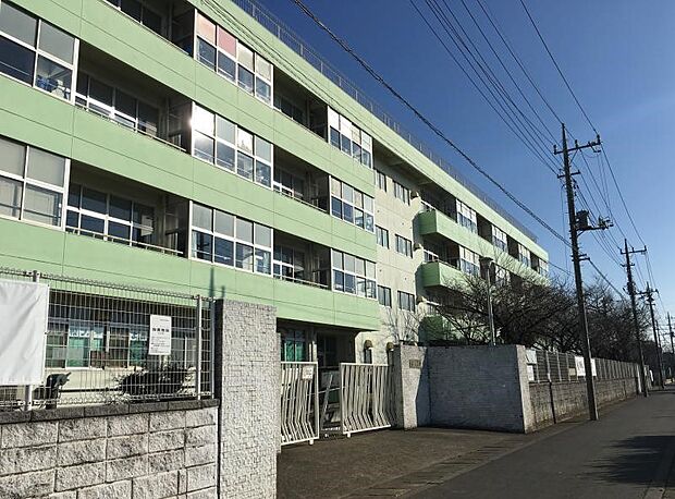 中学校 370m 在家中学校(私達は昭和58年に市内22番目の中学校として開校。校訓を「健全、自主、敬愛」として生徒から始まる教育、生徒第一主義のネオ教育を進めています。夢をかなえようと声を…