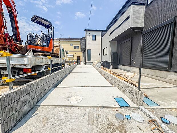 【駐車場】日々の暮らしにマイカーが必要。そんな方は物件の購入条件に駐車場は必須です。通勤に、家族のお迎えに、お買物に、おでかけに、クルマライフを楽しみたい方に。