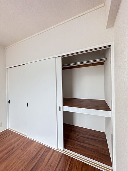 【収納】各部屋を最大限に広く使って頂ける様、全居住スペースに収納付。プライベートルームはゆったりと快適に。